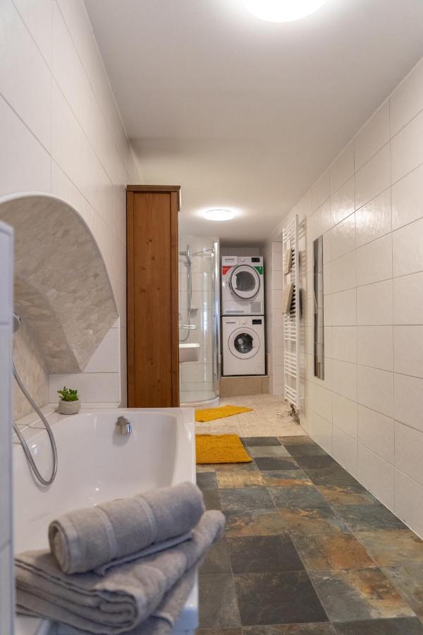 Modern Apartment In The City Center Of Бад Ишл Екстериор снимка